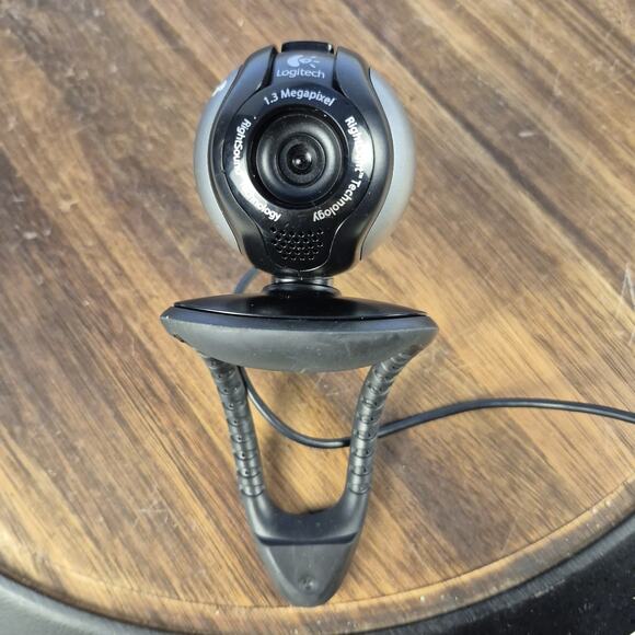Logitech 1:3 Megapixel External USB Webcam - Picture 3 of 10